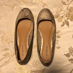 Gold faux snakeskin print flats